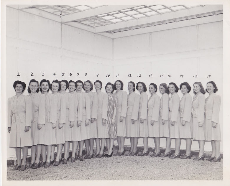 Foto di gruppo delle telefoniste Bell, New York 1939. Da “Foule” di W.M. Hunt