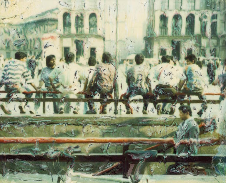 Milano, 1993. Foto di Maurizio Galimberti | Osservatorio Digitale