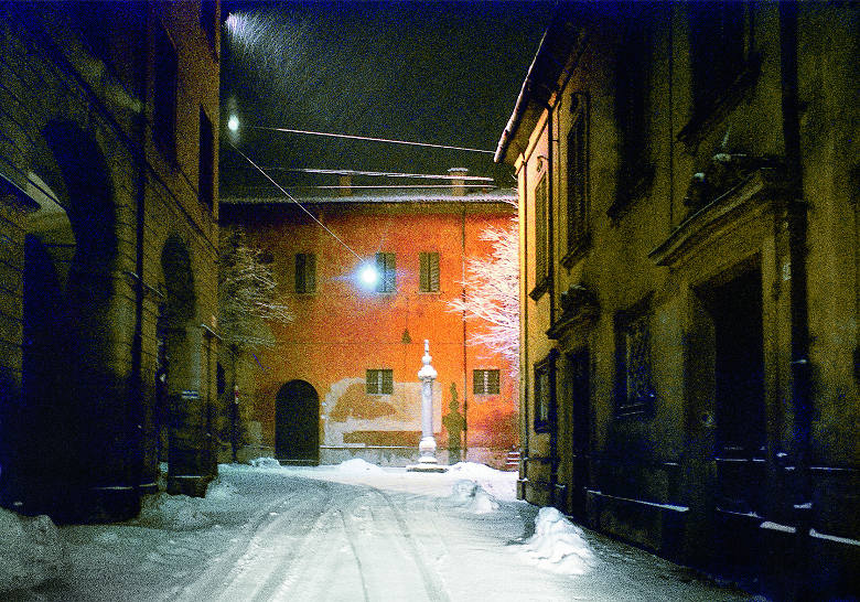 Modena, 2000. Foto di Franco Fontana. Da Italia Inside, esposta a Milano al Palazzo della Ragione Fotografia | Osservatorio Digitale