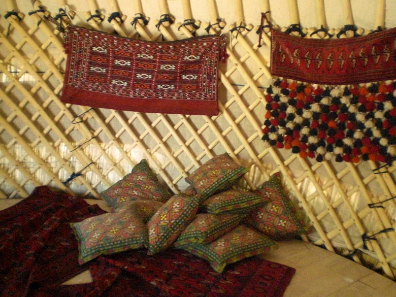 Turkmenistan, un angolo all’interno della yurta | Osservatorio Digitale