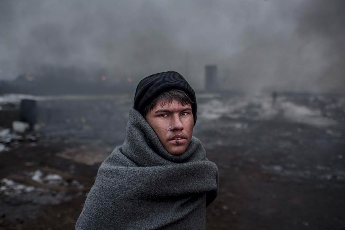 ©Daniel Etter – Rifugiati al riparo dal freddo in un campo UNHCR – Tutti i diritti riservati – OD91