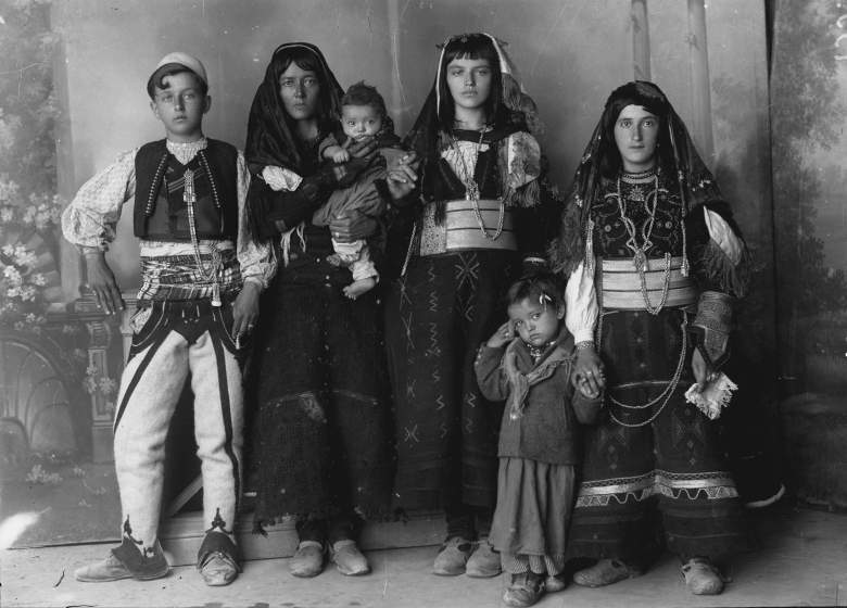 Kel Marubi, la famiglia di Sadri Keçi, senza data (dall’Archivio Marubi)