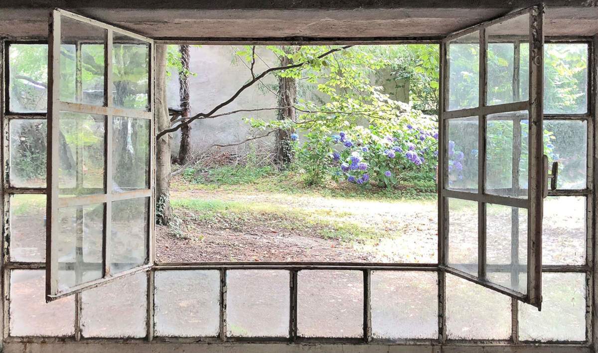 Vera Rossi, Finestra aperta - Through the Window, 2018, Stampa su plexiglass, cm 75x127, edition: Tiratura di 7, Courtesy Antonia Jannone Disegni di Architettura
